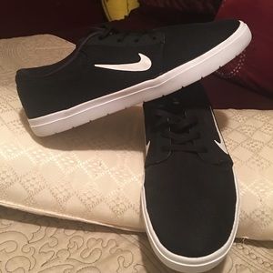 Good condition Nike sneakers